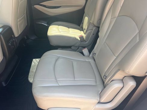 Used 2018 Buick Enclave Essence AWD/4WD image 12