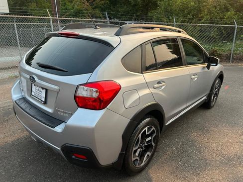 Used 2017 Subaru Crosstrek 2.0i Premium w/ Moonroof Package AWD/4WD image 5