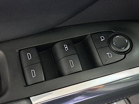 Used 2024 Chevrolet Traverse LT FWD image 24