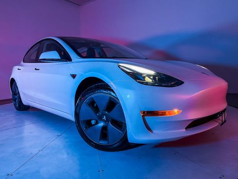 Used 2023 Tesla Model 3 Standard Range RWD image 2