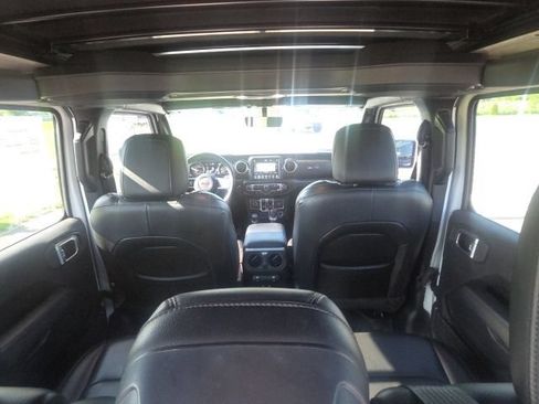 Used 2022 Jeep Wrangler Unlimited Sahara AWD/4WD image 15