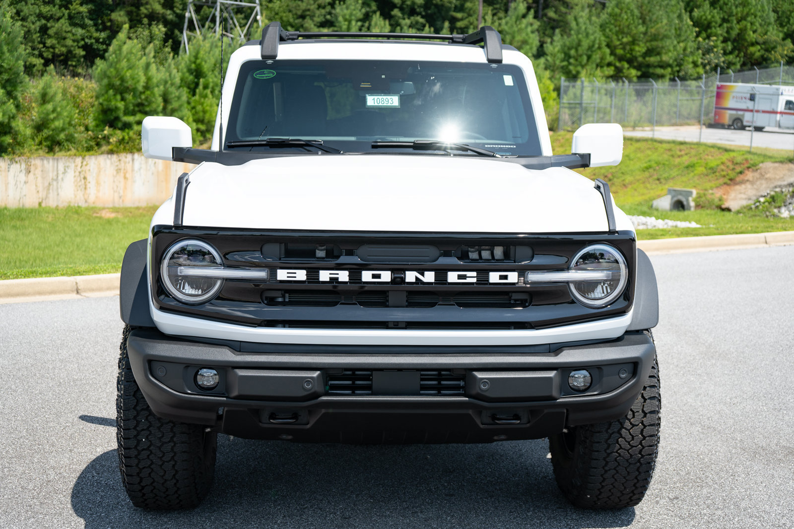 New 2026 Ford Bronco Outer Banks w/ Sasquatch Package AWD/4WD image 2