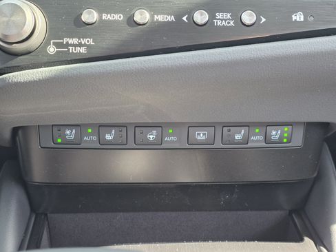 New 2025 Lexus ES 350 w/ Premium Package image 17