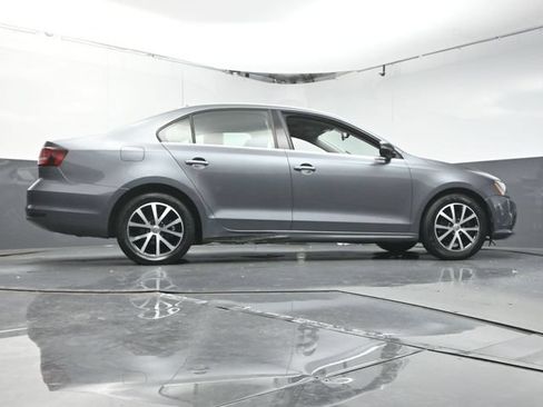 Used 2018 Volkswagen Jetta SE FWD image 36