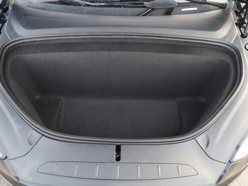 Used 2022 Tesla Model X image 25