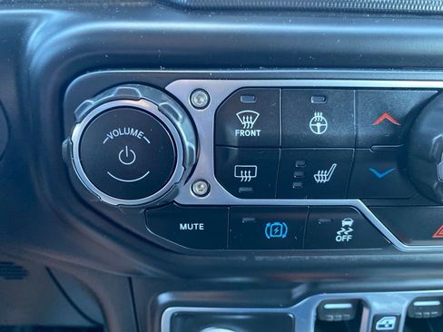 Used 2023 Jeep Wrangler Unlimited Sahara w/ Cold Weather Group AWD/4WD image 41