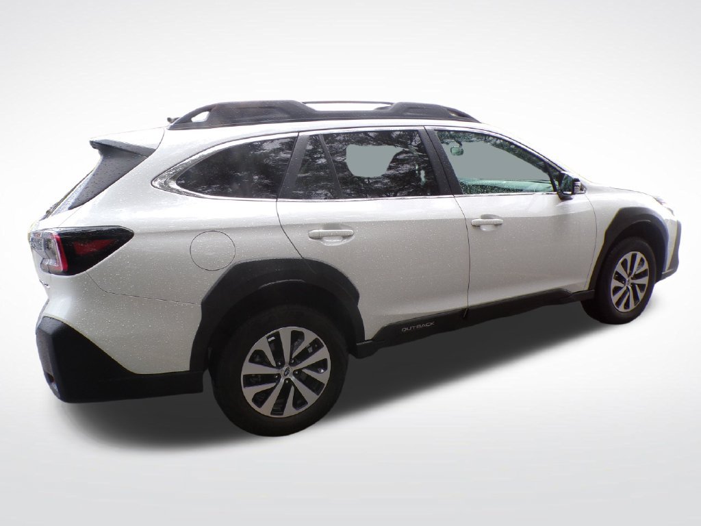 Used 2025 Subaru Outback Premium AWD/4WD image 8