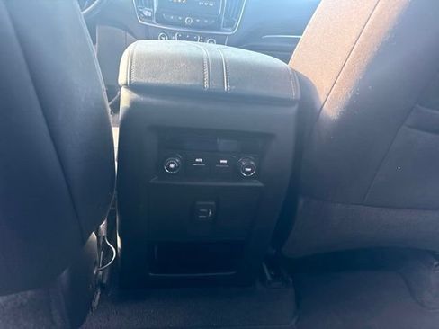Used 2022 Chevrolet Traverse LT AWD/4WD image 28