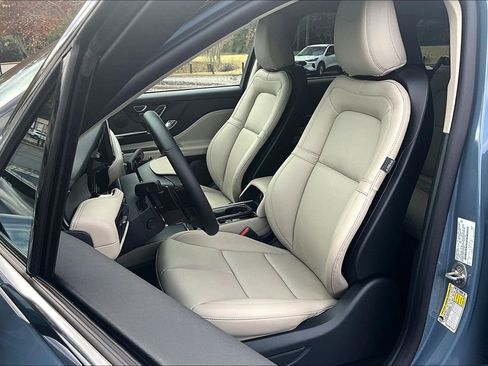 New 2026 Lincoln Corsair Premiere image 9