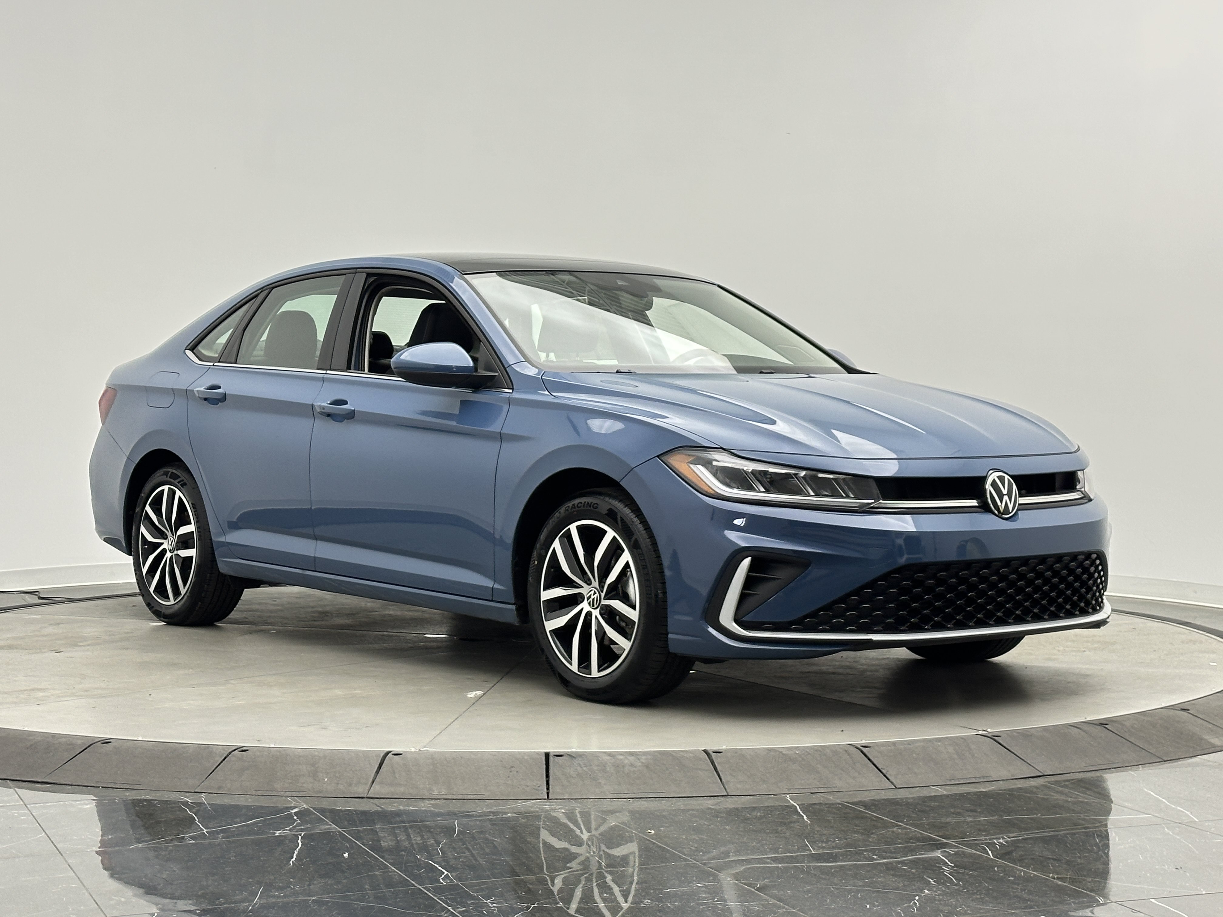 Used 2026 Volkswagen Jetta SE FWD image 3