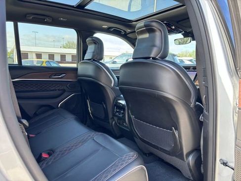 Used 2024 Jeep Grand Cherokee Summit AWD/4WD image 35
