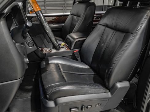 Used 2016 Lincoln Navigator Select RWD image 19
