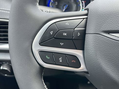 New 2027 Chrysler Pacifica Select FWD image 12