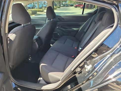 Used 2024 Nissan Altima 2.5 SV image 10