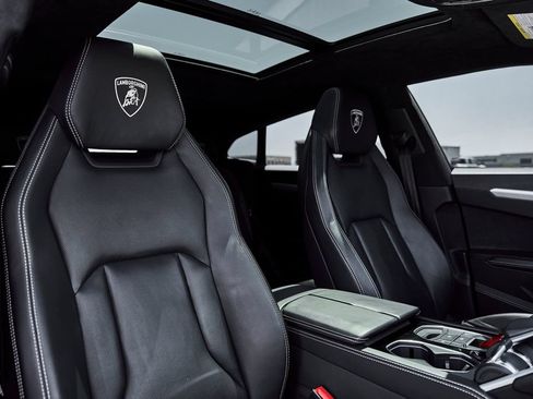 Used 2022 Lamborghini Urus AWD/4WD image 42