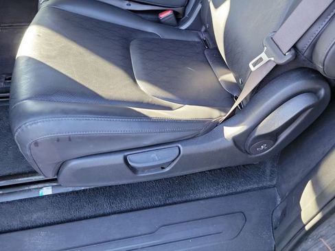 Used 2024 Kia Carnival LX image 30