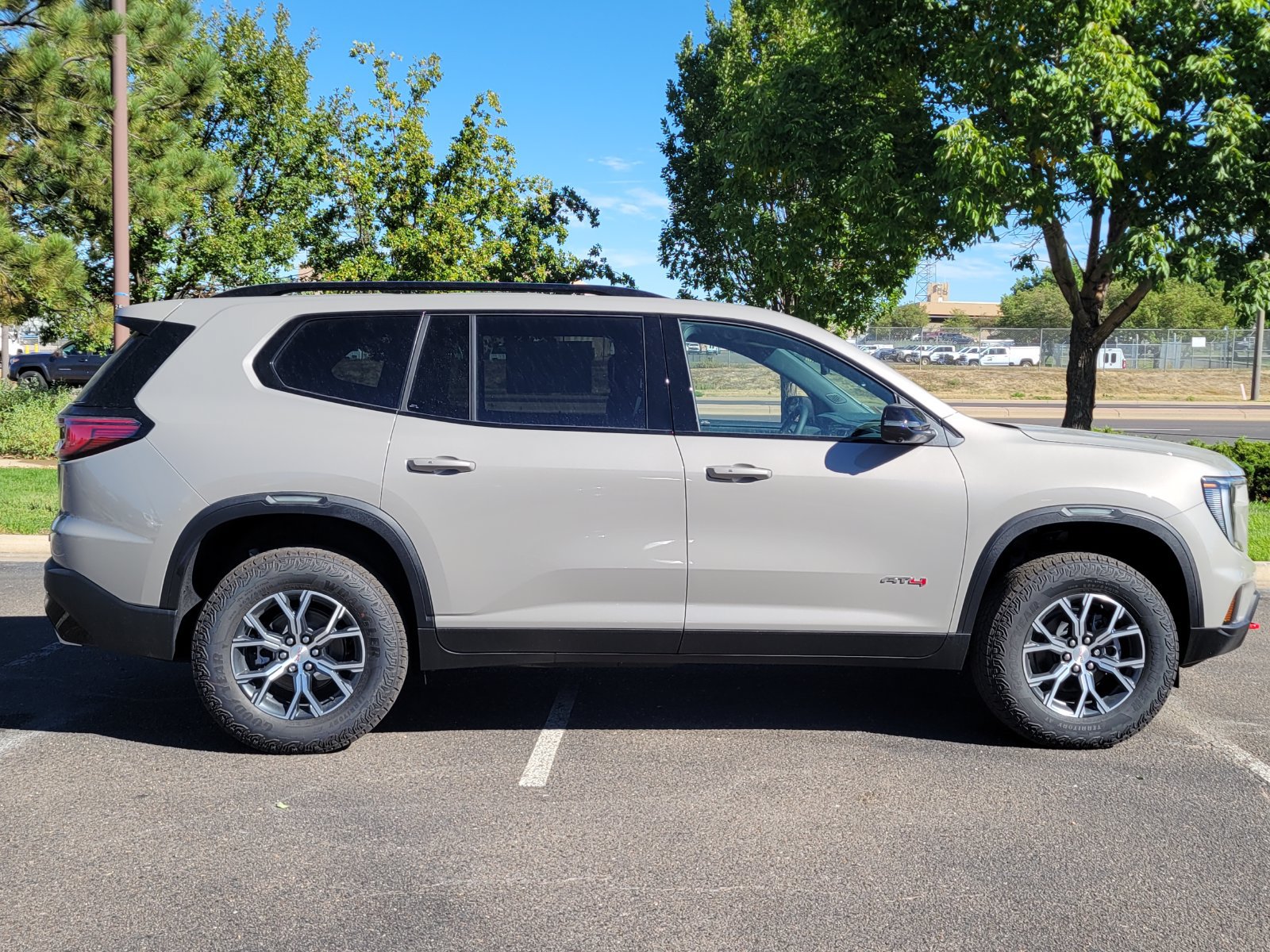 New 2027 GMC Acadia AT4 w/ Luxury Package AWD/4WD image 2