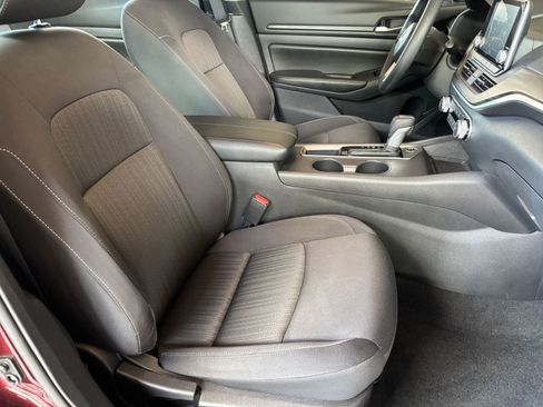 Used 2025 Nissan Altima 2.5 SV FWD image 36