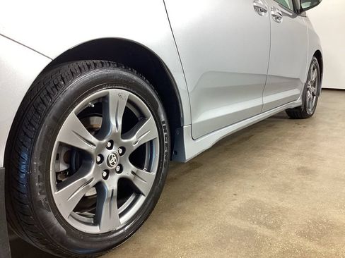 Used 2020 Toyota Sienna SE FWD image 9
