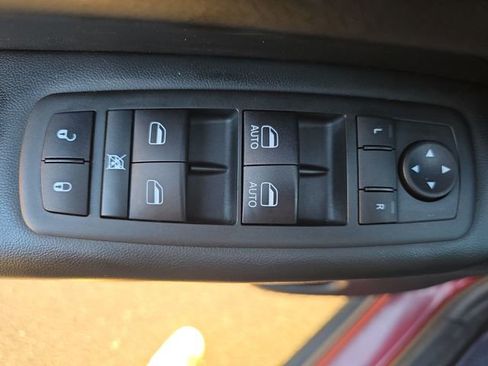 Used 2020 Jeep Grand Cherokee Laredo w/ Laredo X Package image 44