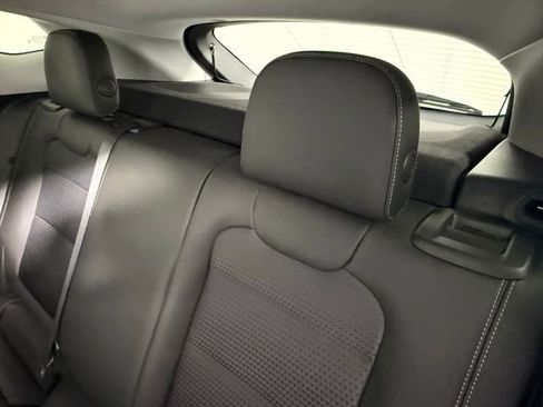 Used 2025 Chevrolet Trax LT w/ LT Convenience Package image 40