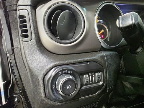 Used 2018 Jeep Wrangler Unlimited Sport image 18