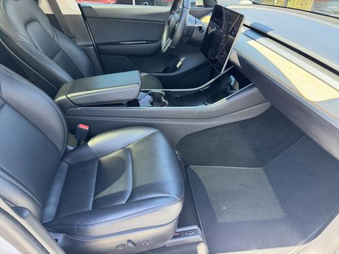 Used 2020 Tesla Model Y Long Range image 19