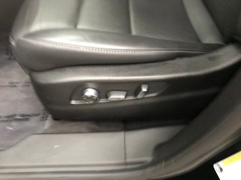 Used 2025 Cadillac XT4 Premium Luxury image 13