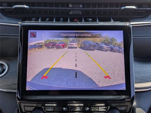 Used 2023 Jeep Grand Cherokee Overland w/ Luxury Tech Group IV image 28