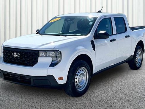 Used 2025 Ford Maverick XL w/ Equipment Group 102A AWD/4WD image 2