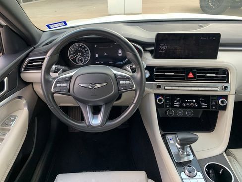 Used 2024 Genesis G70 2.5T image 9