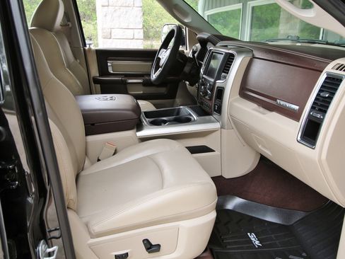 Used 2017 RAM 2500 Laramie w/ Convenience Group image 40