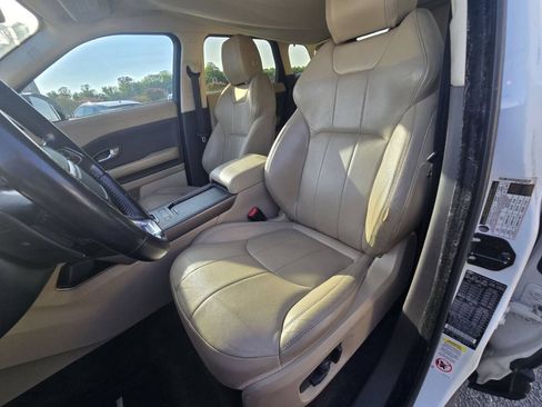 Used 2019 Land Rover Range Rover Evoque SE AWD/4WD image 22