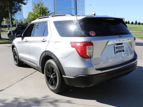 Used 2021 Ford Explorer XLT AWD/4WD image 5