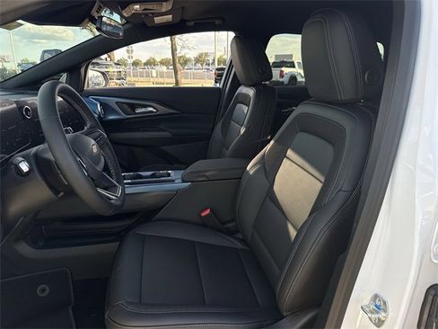 New 2026 Chevrolet Equinox EV LT image 18