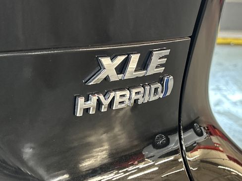 Used 2022 Toyota Venza XLE AWD/4WD image 28