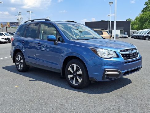 Used 2017 Subaru Forester 2.5i Premium AWD/4WD image 3