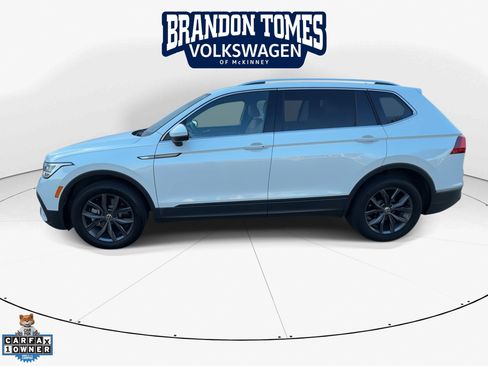 Used 2023 Volkswagen Tiguan SE w/ Panoramic Sunroof Package FWD image 6