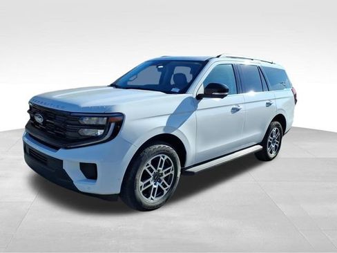 New 2025 Ford Expedition Active image 2