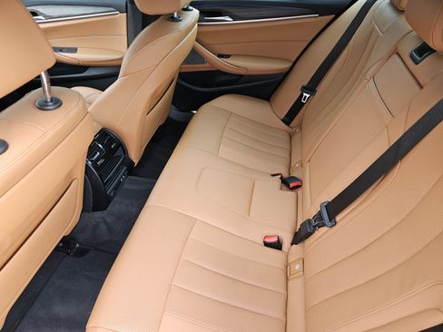 Used 2021 BMW 530i w/ M Sport Package image 30