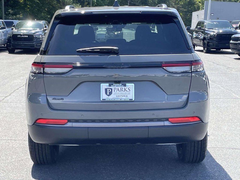 New 2027 Jeep Grand Cherokee Altitude AWD/4WD image 7