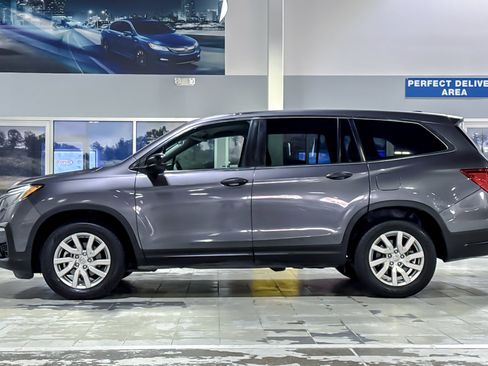 Used 2019 Honda Pilot LX image 2