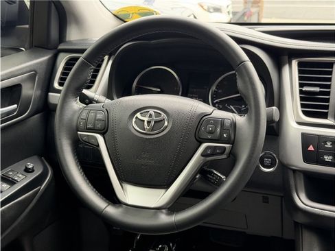 Used 2017 Toyota Highlander SE FWD image 44