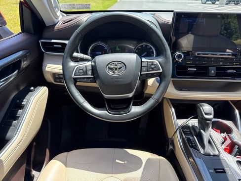Used 2022 Toyota Highlander Platinum AWD/4WD image 20