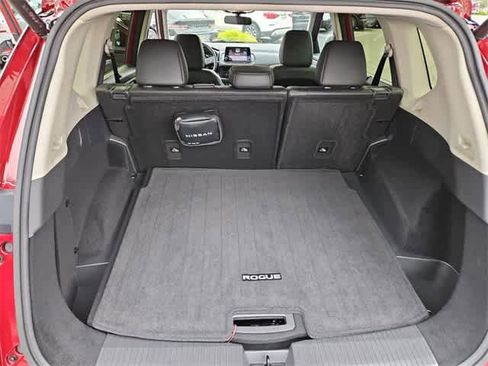 Used 2024 Nissan Rogue SV w/ SV Premium Package image 33