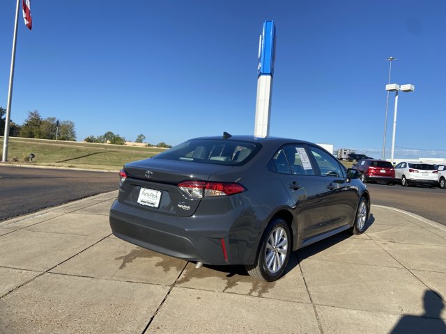 Used 2026 Toyota Corolla LE w/ LE Premium Package FWD image 11