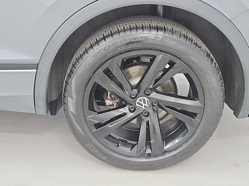 Used 2024 Volkswagen Tiguan SE R-Line image 34