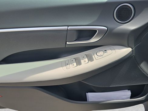 Used 2025 Hyundai Sonata SE FWD image 16
