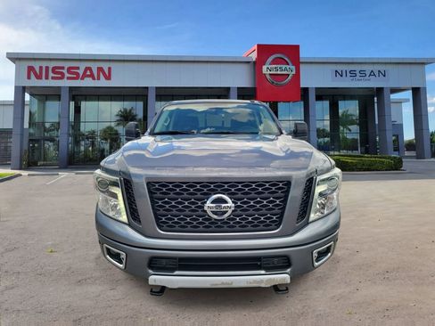 Used 2019 Nissan Titan PRO-4X w/ Pro-4x Convenience Package AWD/4WD image 10