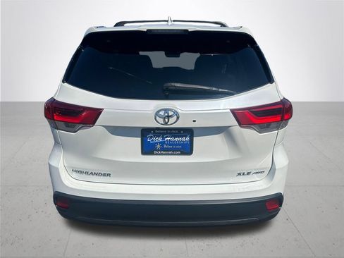 Used 2019 Toyota Highlander XLE AWD/4WD image 8